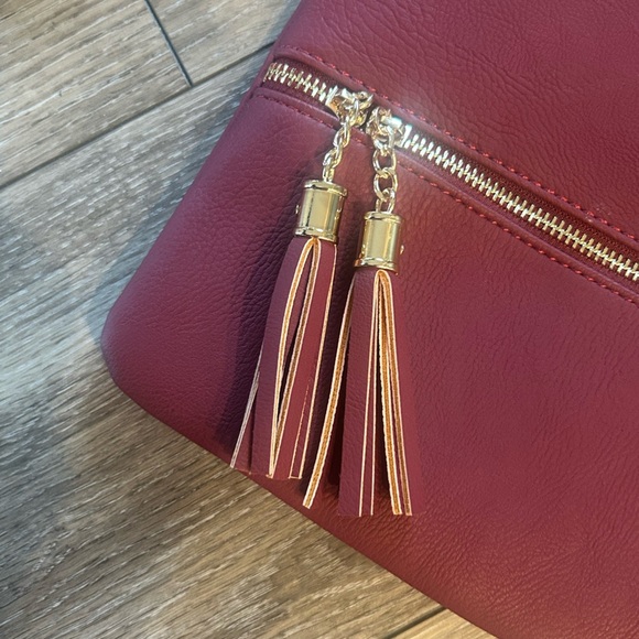 NEW DELUXITY Lightweight Medium Crossbody Bag with Tassels - Picture 2 of 7